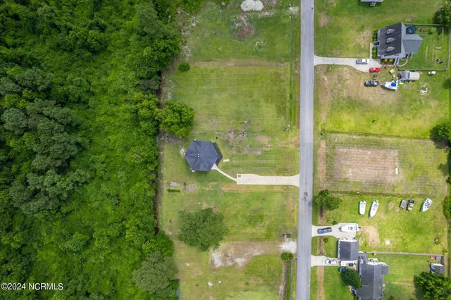 335 Country Club Lane, Newport, NC 28570