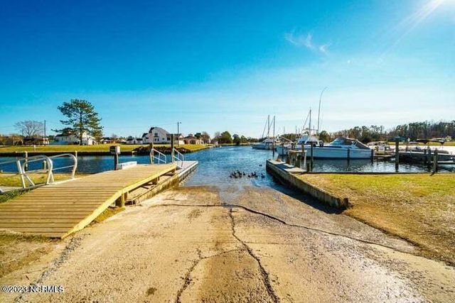 335 Country Club Lane, Newport, NC 28570