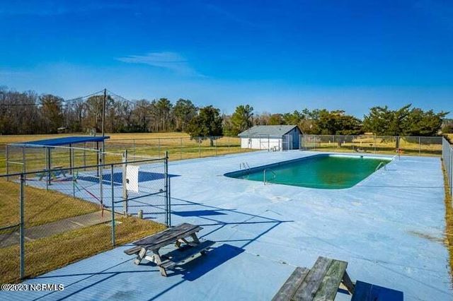 335 Country Club Lane, Newport, NC 28570