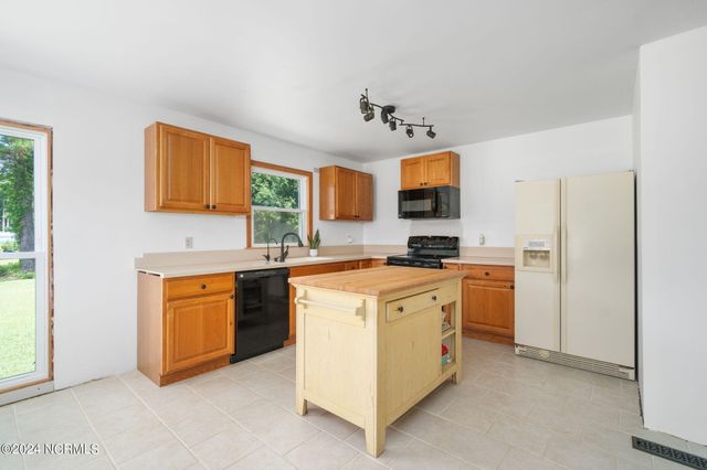 335 Country Club Lane, Newport, NC 28570