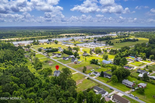 335 Country Club Lane, Newport, NC 28570