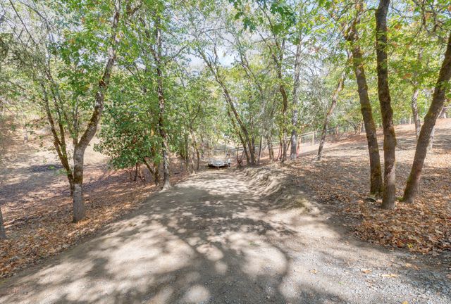 559 Pleasantville Way, Grants Pass, OR 97526