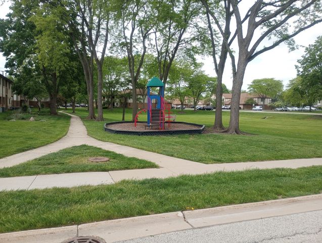 936 Surrey Drive 1A, Schaumburg, IL 60193