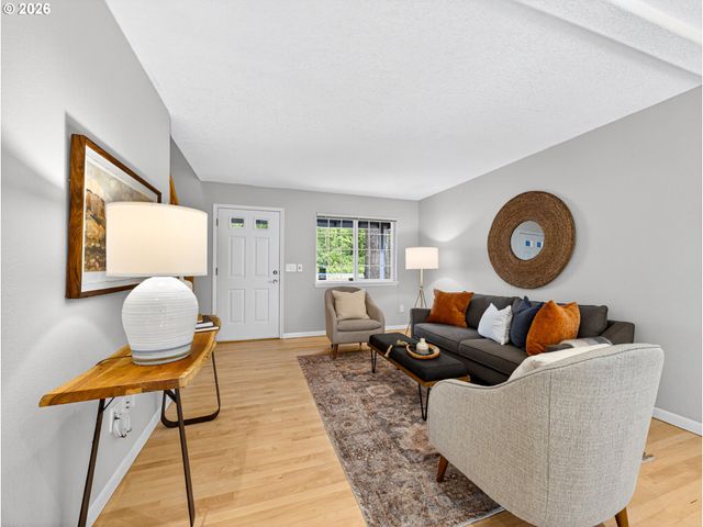 8940 Sw WASHINGTON Dr, Portland, OR 97223