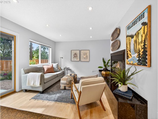 8940 Sw WASHINGTON Dr, Portland, OR 97223