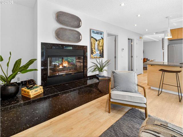 8940 Sw WASHINGTON Dr, Portland, OR 97223