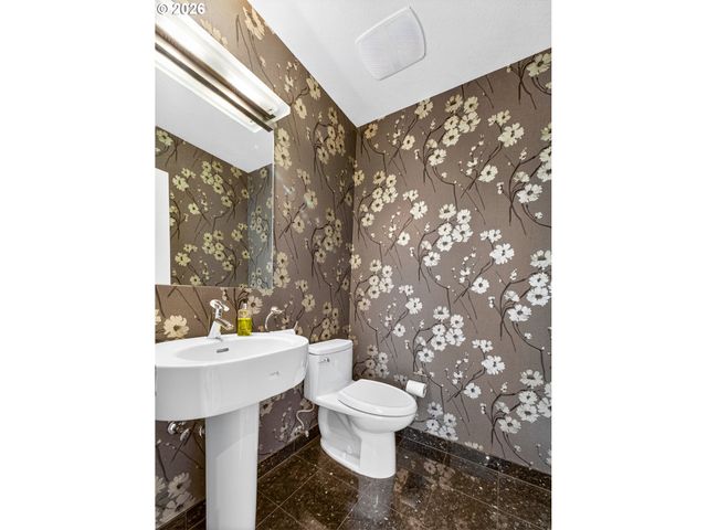 8940 Sw WASHINGTON Dr, Portland, OR 97223