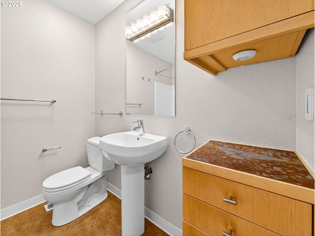 8940 Sw WASHINGTON Dr, Portland, OR 97223