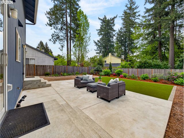 8940 Sw WASHINGTON Dr, Portland, OR 97223