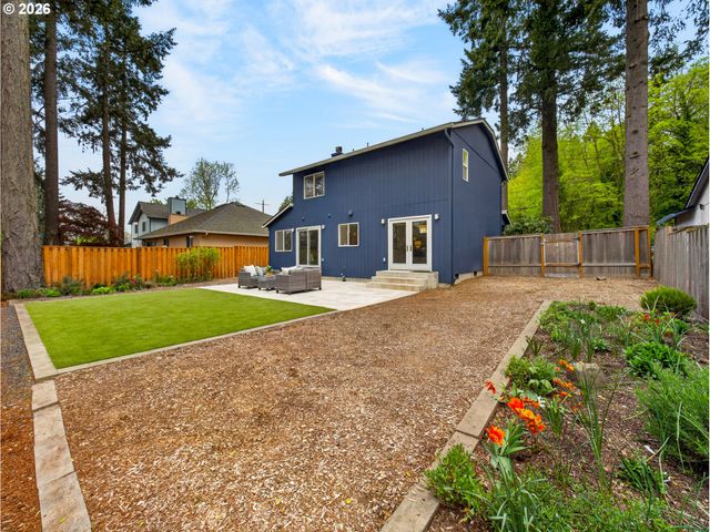 8940 Sw WASHINGTON Dr, Portland, OR 97223