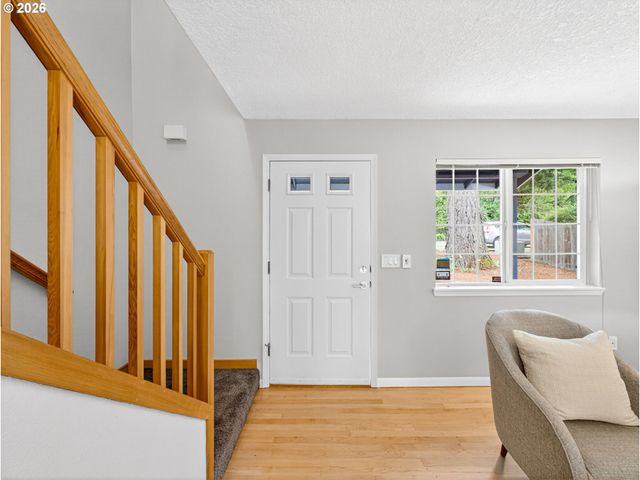 8940 Sw WASHINGTON Dr, Portland, OR 97223