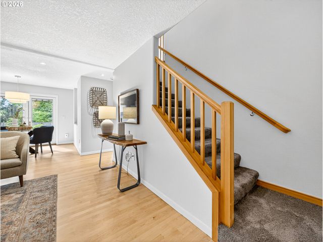 8940 Sw WASHINGTON Dr, Portland, OR 97223