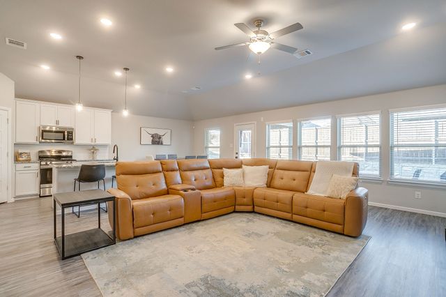 8805 Bronze Meadow Drive, Fort Worth, TX 76131