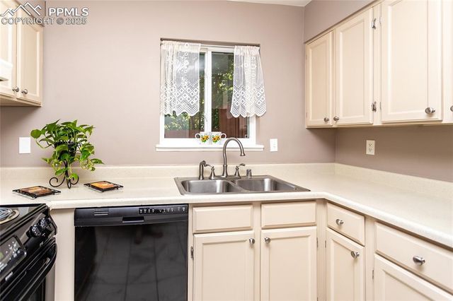 3273 Hearthridge Circle, Colorado Springs, CO 80918