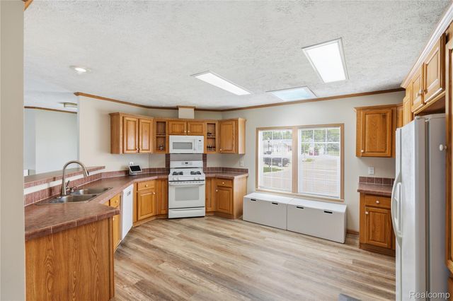 11078 Stony River Court 522, Green Oak Township, MI 48178