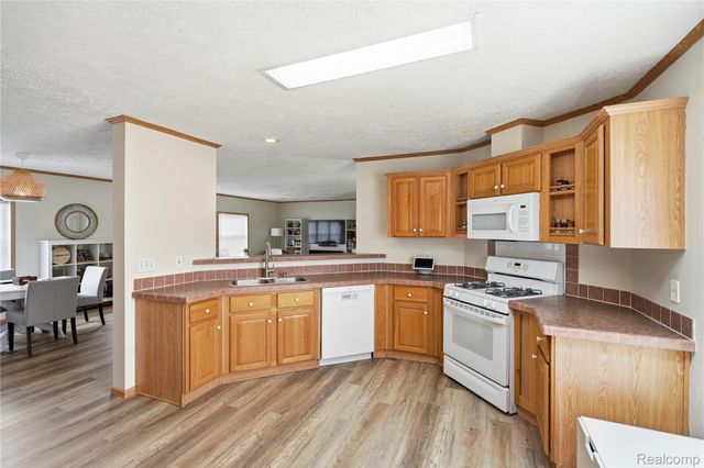 11078 Stony River Court 522, Green Oak Township, MI 48178