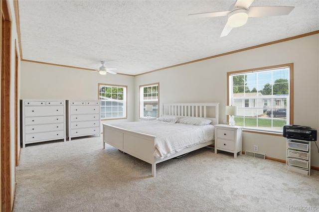 11078 Stony River Court 522, Green Oak Township, MI 48178