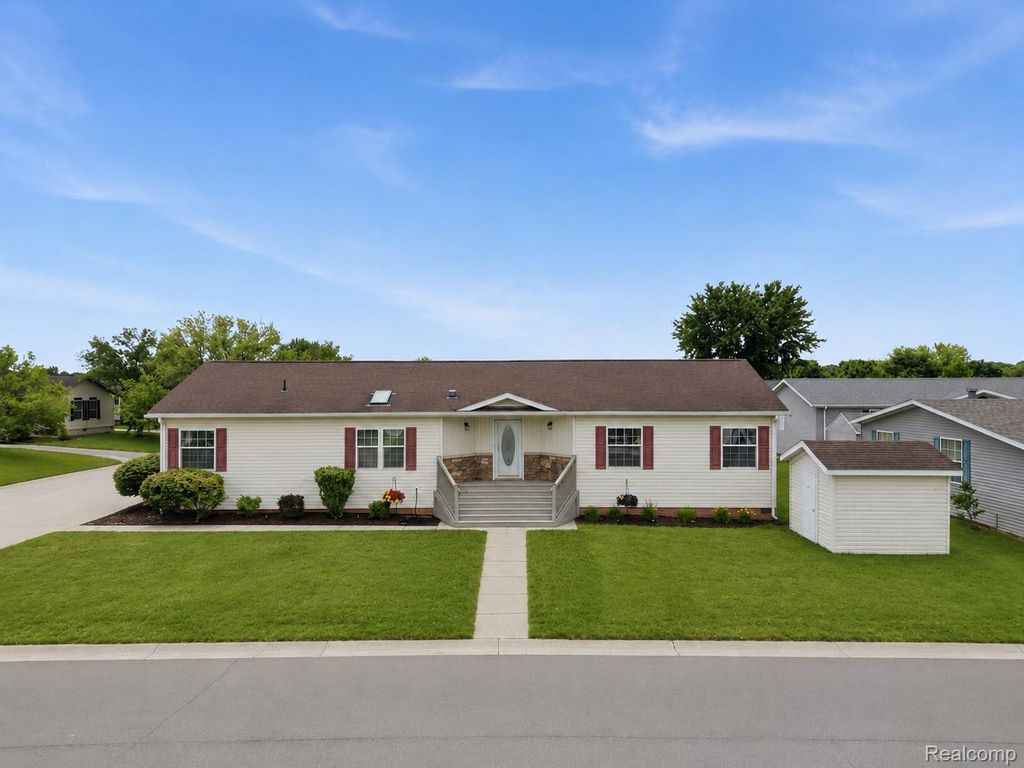 11078 Stony River Court 522, Green Oak Township, MI 48178