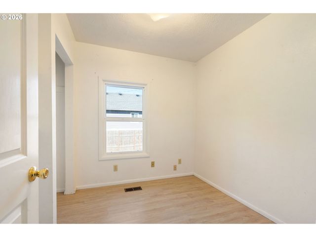 265 N 5TH St, St Helens, OR 97051