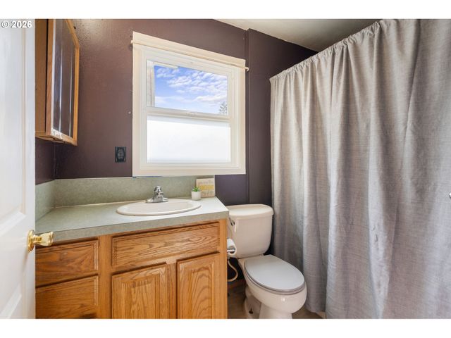 265 N 5TH St, St Helens, OR 97051