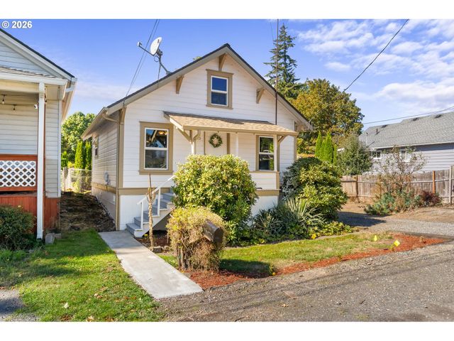 265 N 5TH St, St Helens, OR 97051