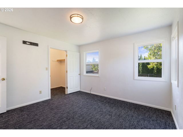 265 N 5TH St, St Helens, OR 97051