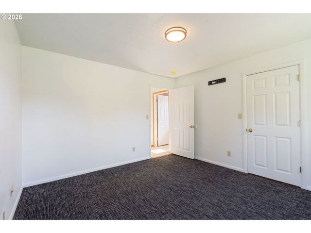 265 N 5TH St, St Helens, OR 97051