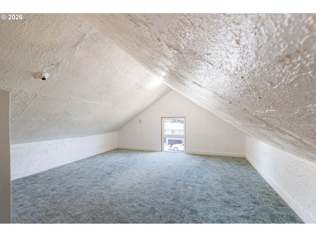 265 N 5TH St, St Helens, OR 97051