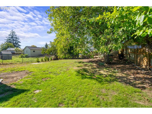 265 N 5TH St, St Helens, OR 97051