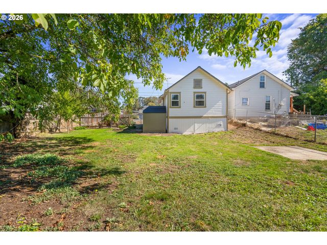 265 N 5TH St, St Helens, OR 97051