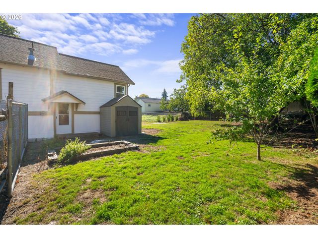 265 N 5TH St, St Helens, OR 97051