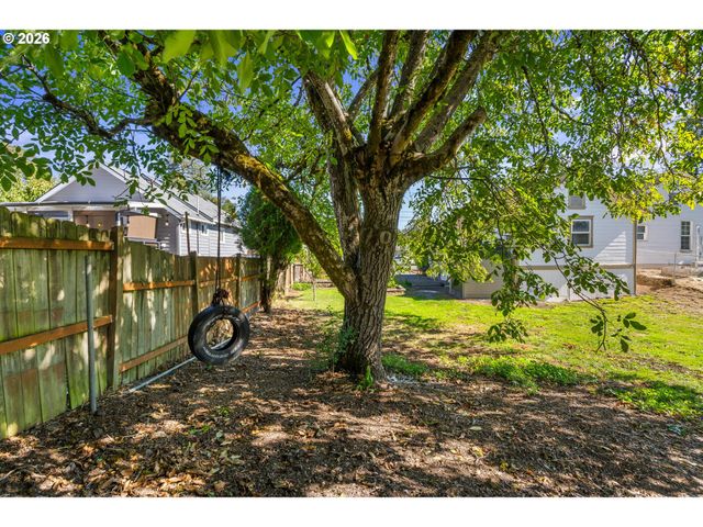 265 N 5TH St, St Helens, OR 97051