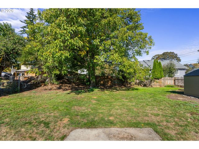 265 N 5TH St, St Helens, OR 97051