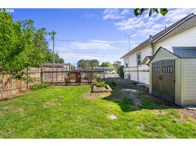 265 N 5TH St, St Helens, OR 97051