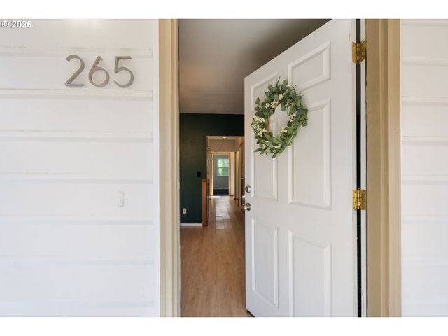265 N 5TH St, St Helens, OR 97051