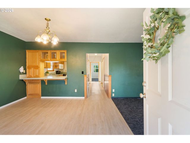 265 N 5TH St, St Helens, OR 97051