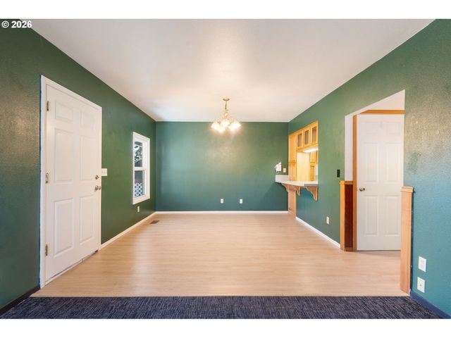 265 N 5TH St, St Helens, OR 97051