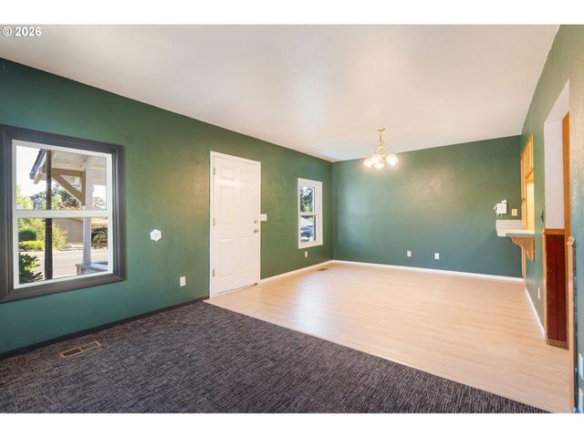 265 N 5TH St, St Helens, OR 97051