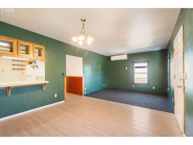 265 N 5TH St, St Helens, OR 97051