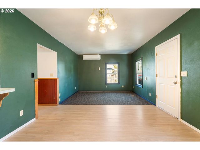 265 N 5TH St, St Helens, OR 97051