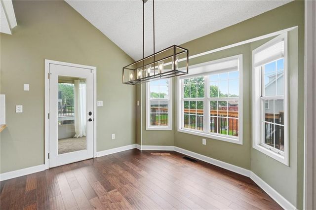 1832 Stonewood Drive, Lee's Summit, MO 64086