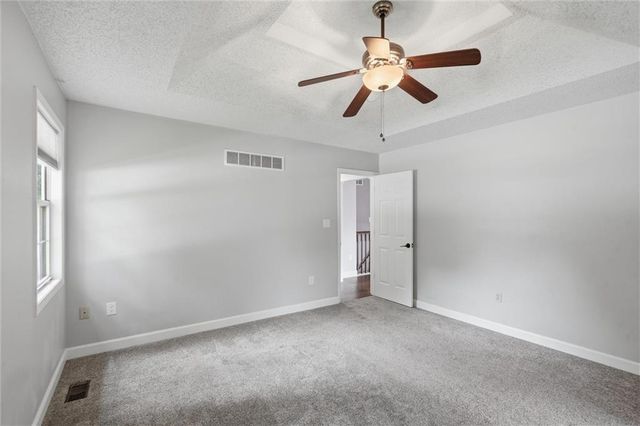 1832 Stonewood Drive, Lee's Summit, MO 64086