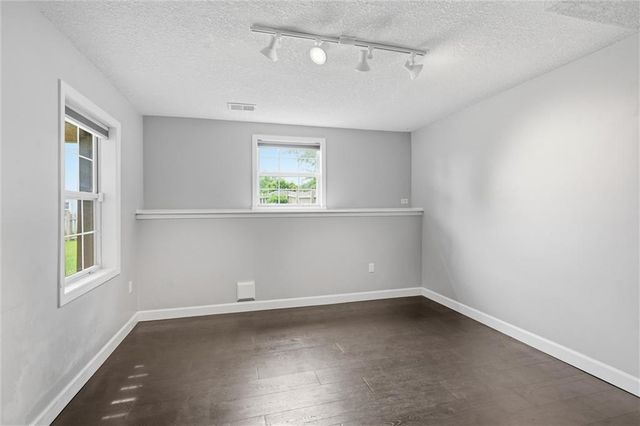 1832 Stonewood Drive, Lee's Summit, MO 64086