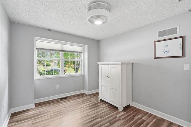 1832 Stonewood Drive, Lee's Summit, MO 64086