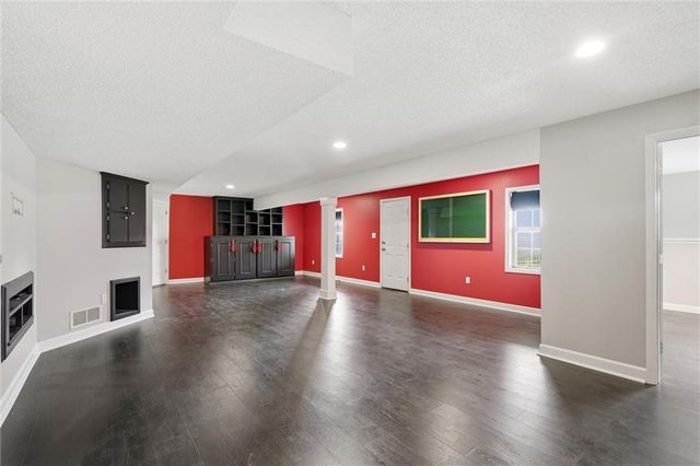 1832 Stonewood Drive, Lee's Summit, MO 64086