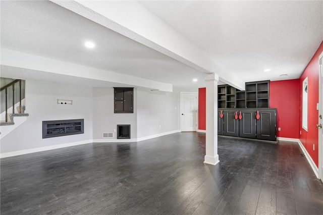 1832 Stonewood Drive, Lee's Summit, MO 64086