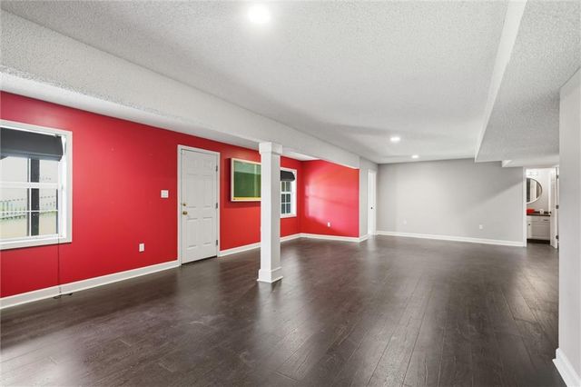 1832 Stonewood Drive, Lee's Summit, MO 64086