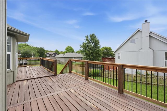1832 Stonewood Drive, Lee's Summit, MO 64086