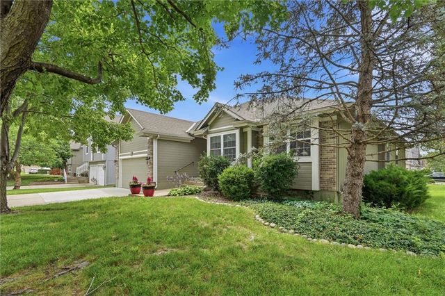 1832 Stonewood Drive, Lee's Summit, MO 64086