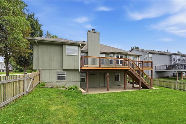 1832 Stonewood Drive, Lee's Summit, MO 64086